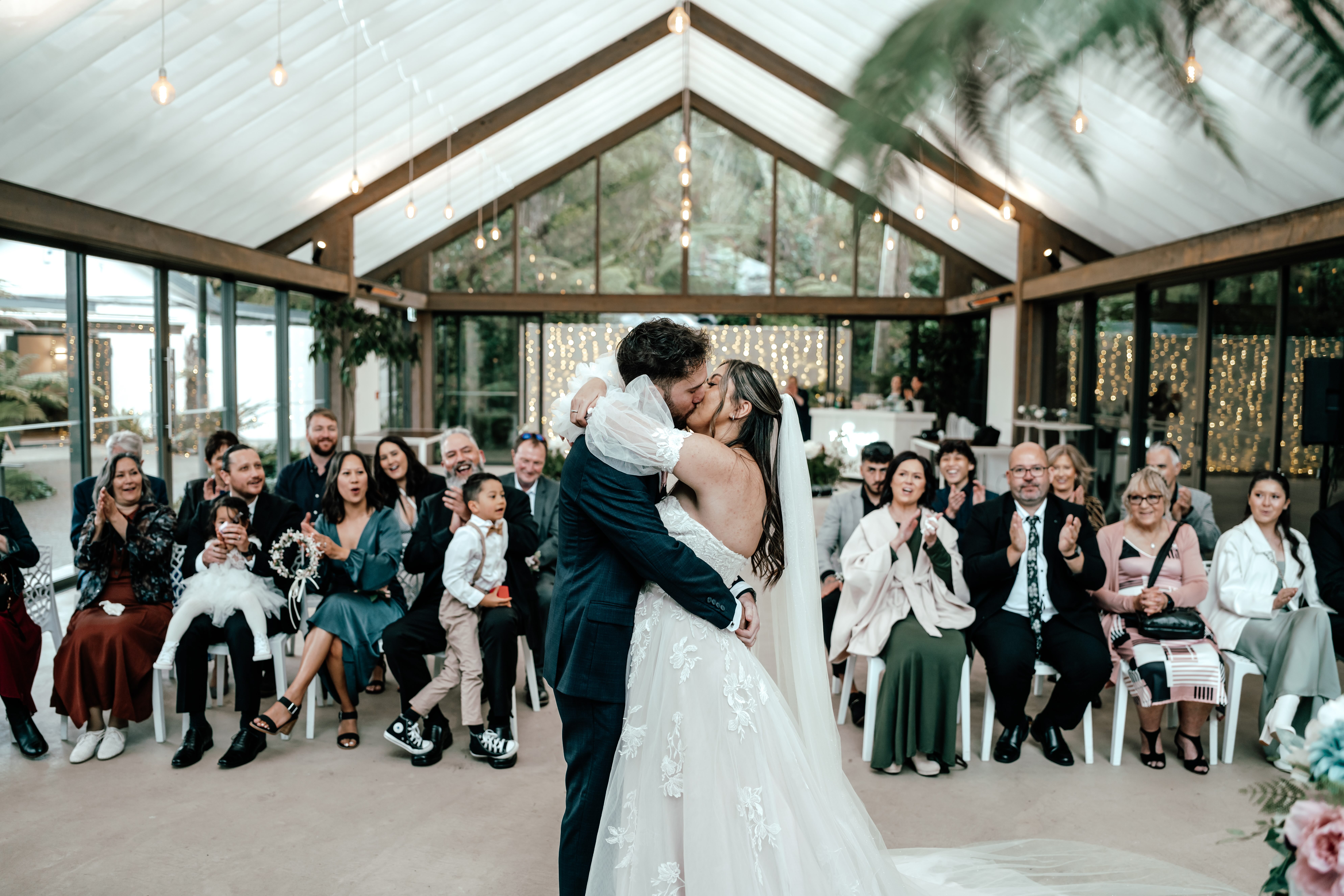 Bride and groom wedding portraits at Tui Hills in Auckland, captured by Zanthe Vorsatz Photography