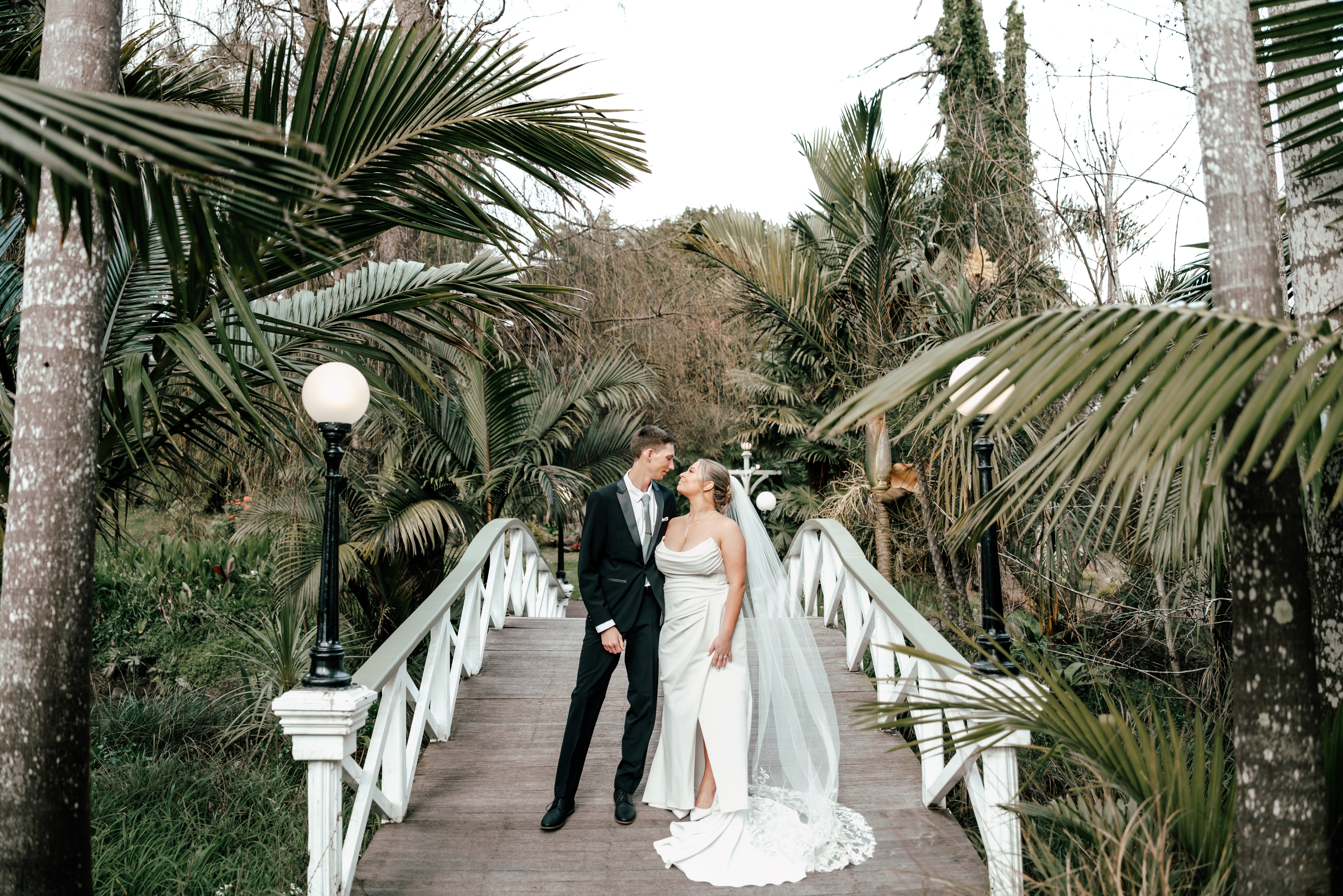 Bride and groom wedding portraits at Settlers Country Manor, Auckland New Zealand