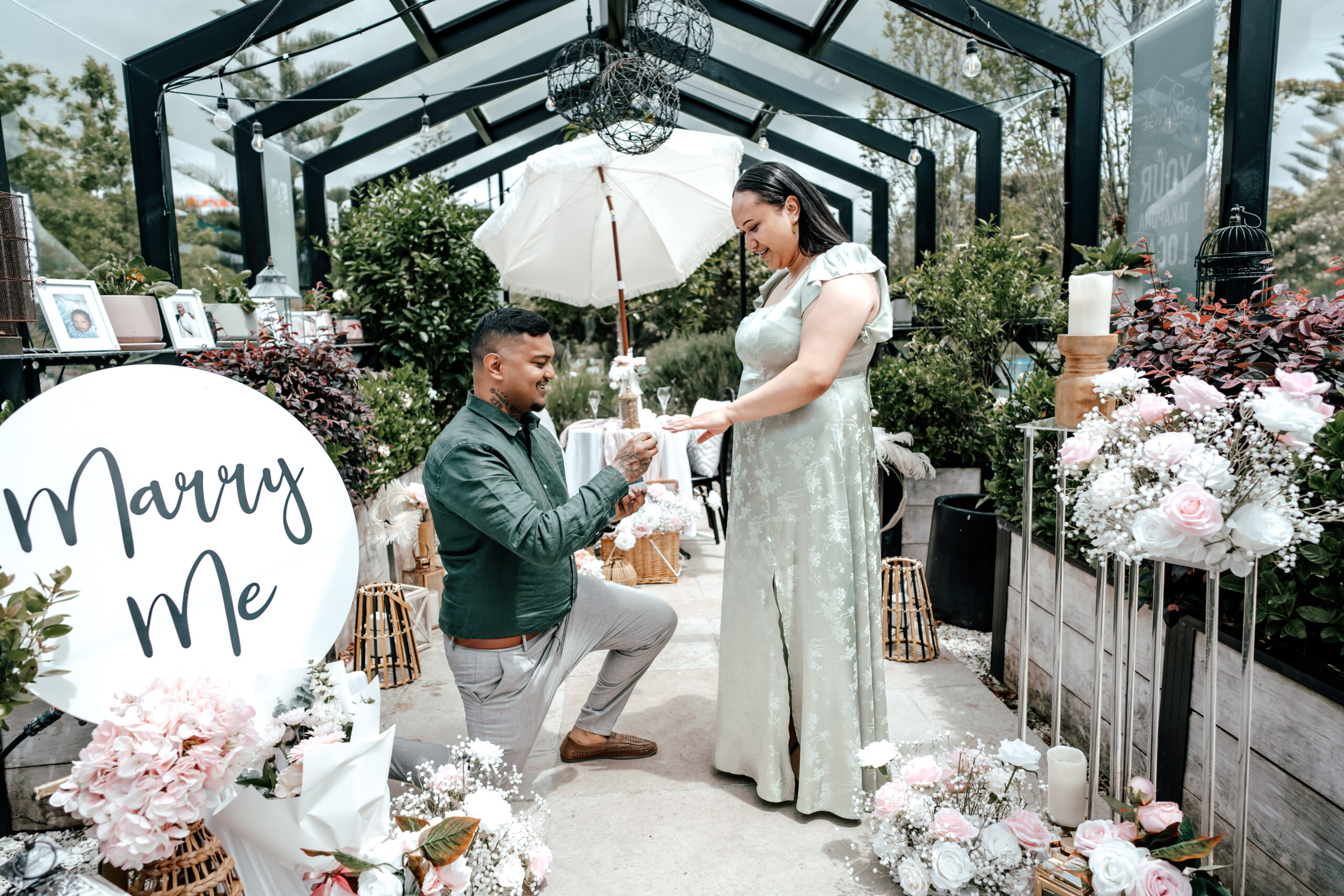 Surprise proposal with family and friends in Takapuna
