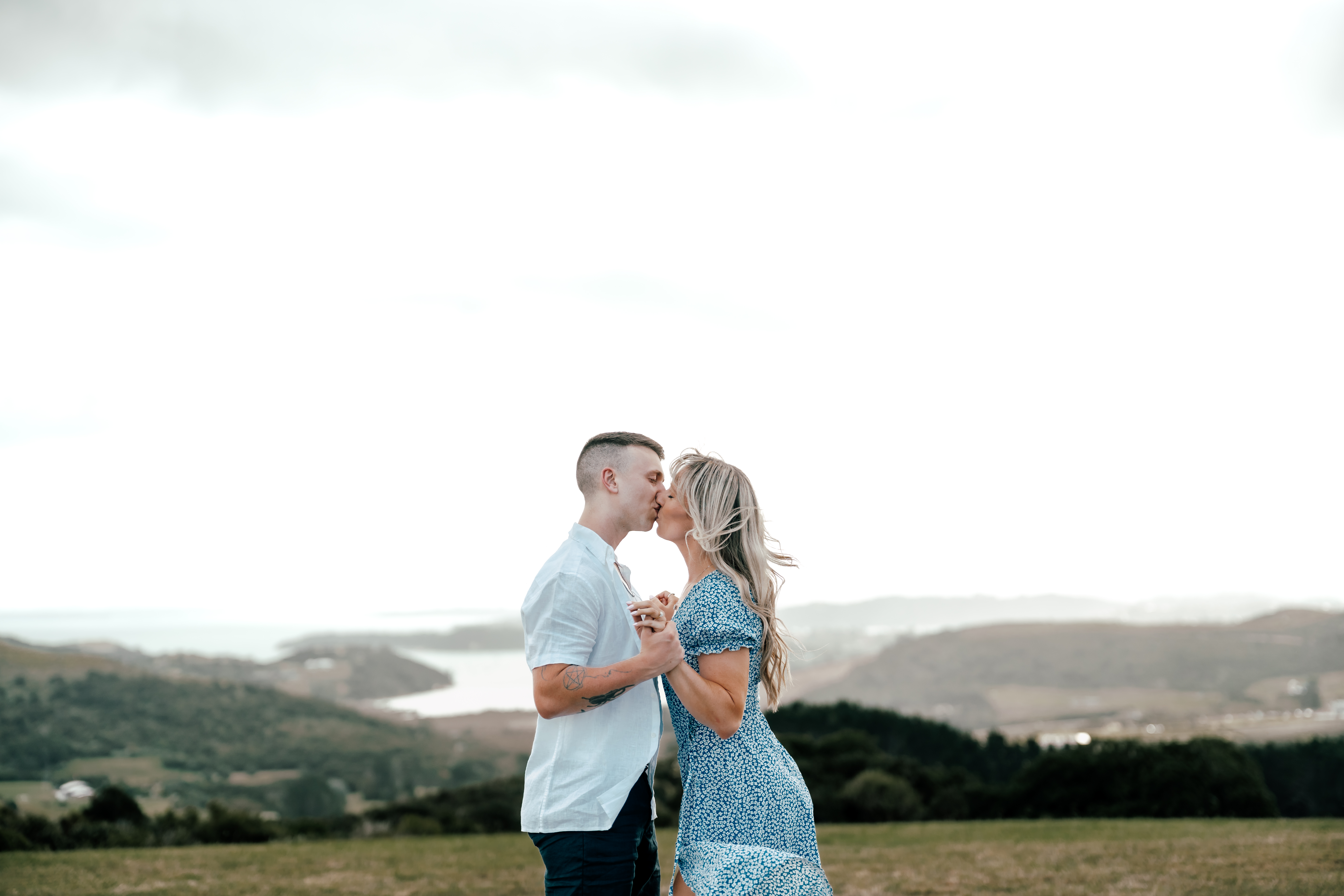 romantic proposal with ocean view Waiheke Island captured by Zanthe Vorsatz Photography